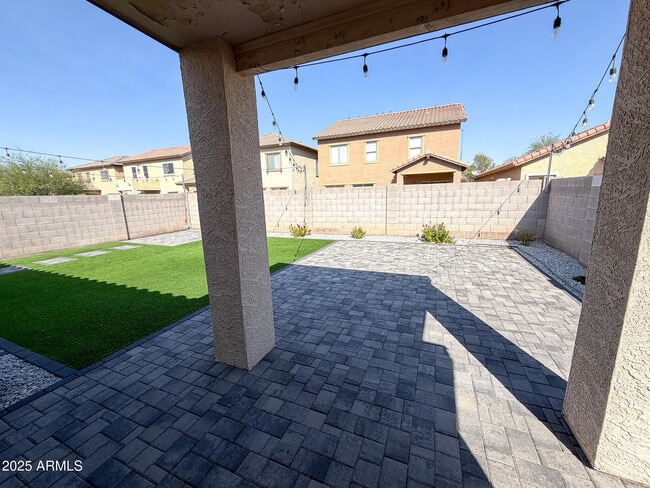 Building Photo - 982 E Doris St