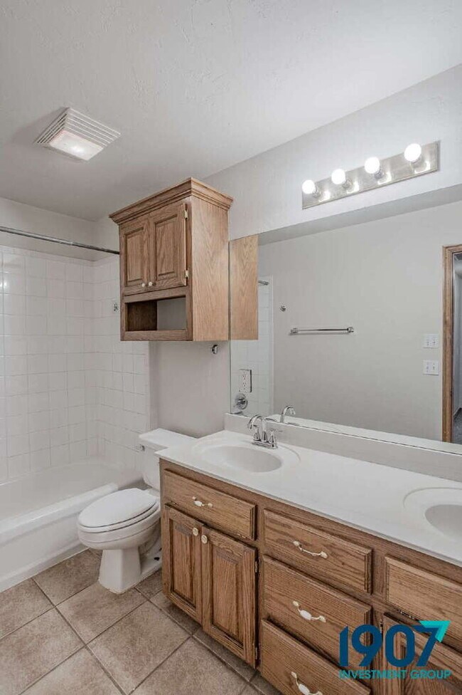 Building Photo - Elegant and Spacious 3-Bedroom Home in Edm...