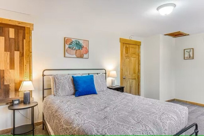 Building Photo - Adorable remodel in the heart of South Cle...