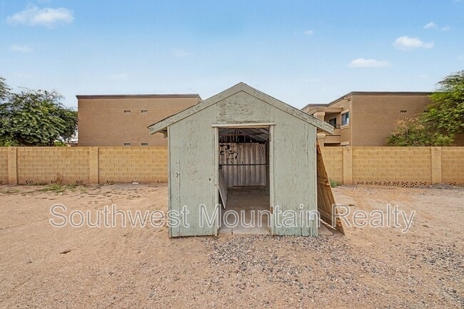 Building Photo - 560 S Grand Dr