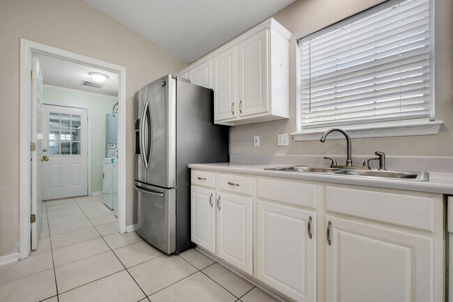 Building Photo - NE Tallahassee Home in the Villages at Maclay
