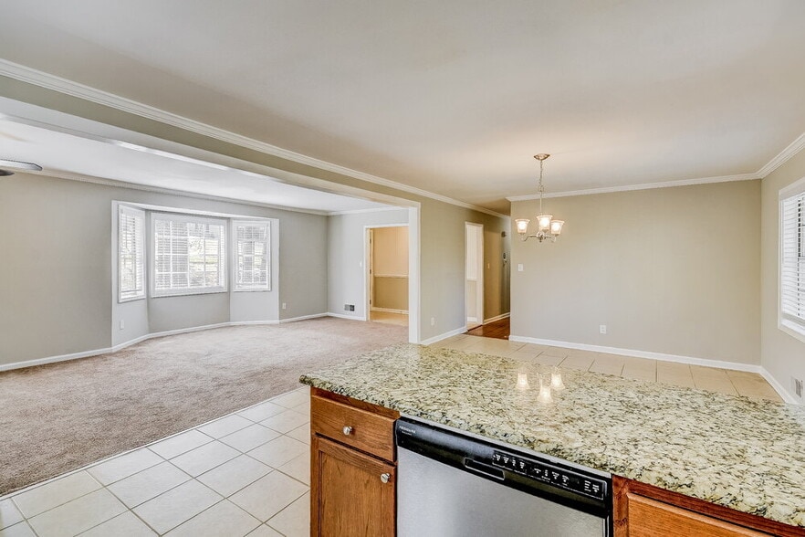 Building Photo - 1316 High Point Terrace