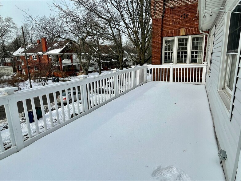 Building Photo - 2345 Grandview Ave