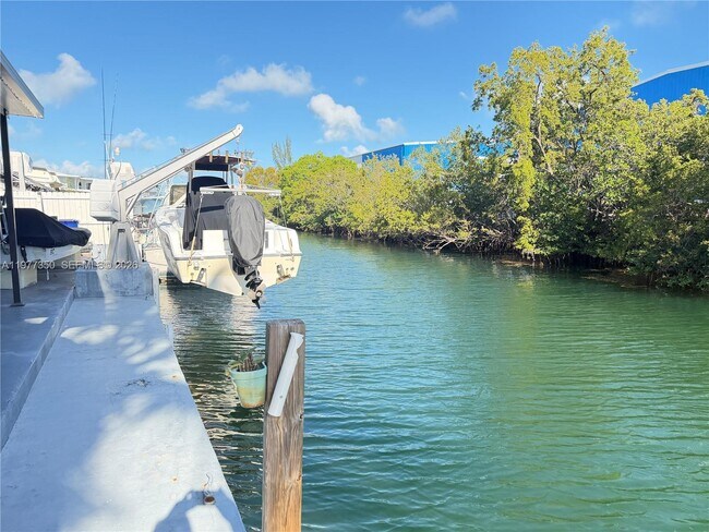 Building Photo - 212 Orchid St