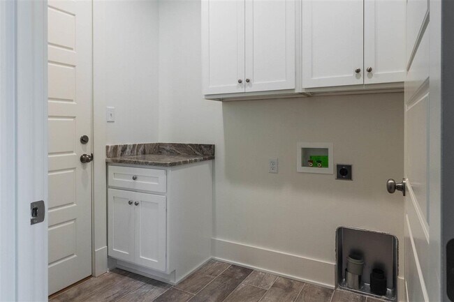 Building Photo - 414 Traditions Blvd