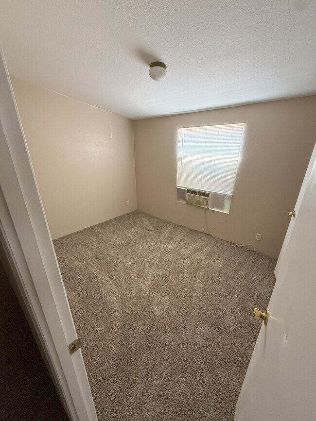 Building Photo - 1632 Sierra Vista Dr