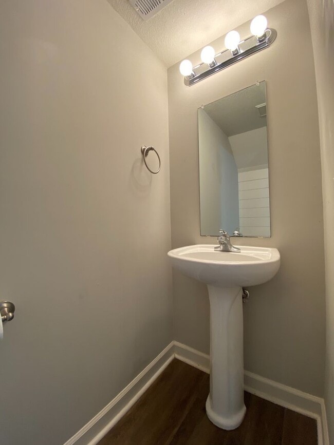 Building Photo - Splendid on Springwood