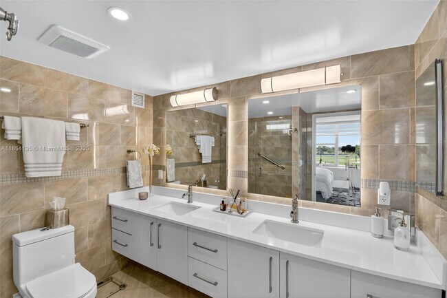 Building Photo - 9250 W Bay Harbor Dr