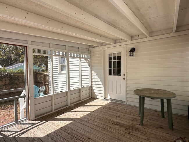 Building Photo - Historic Beauty in the Heart of Downtown Fernandina!