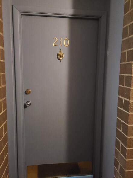 Building Photo - 2100 Kanawha Ave SE