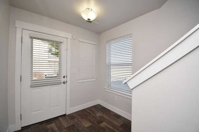 Building Photo - 4 Bed 3.5 Bath Sunny and Spacious South Jordan Corner-Lot Home with Views!