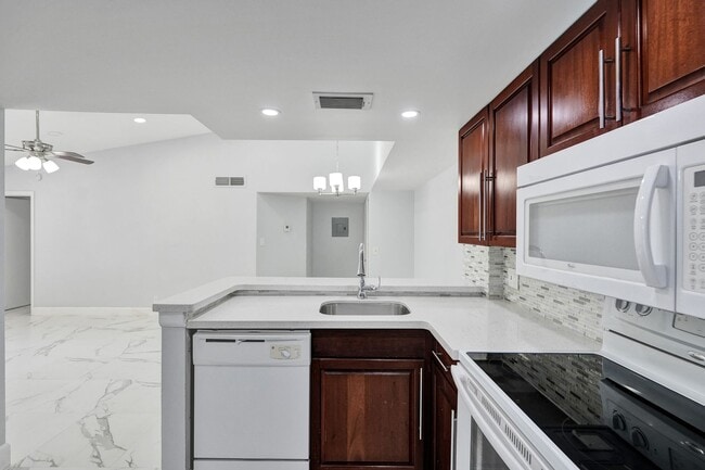 Building Photo - Renovated and Updated 2 Bed, 2 Bath Condo ...