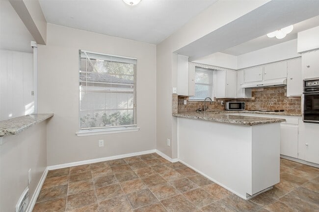 Building Photo - 7549 Brentcove Cir