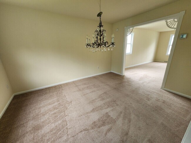 Building Photo - 321 Mayberry Ln