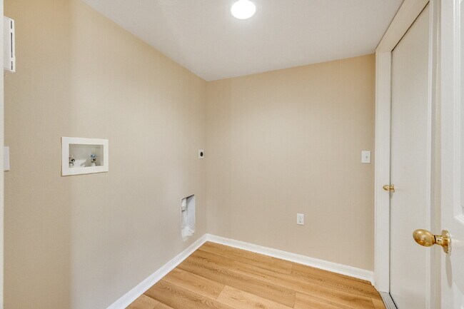 Building Photo - Brookshire at Heritage Oaks, Two-Story Pool Home with pond view!