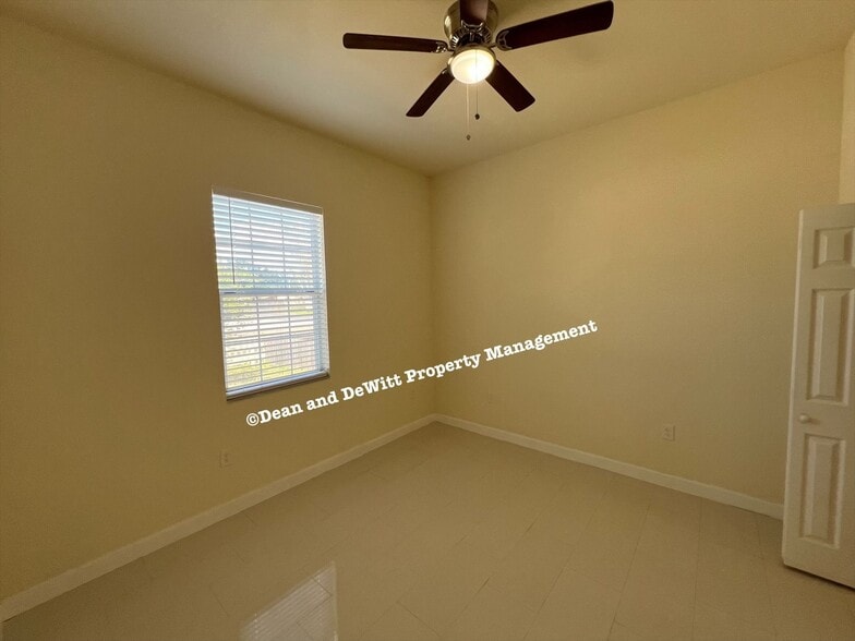 Building Photo - 4 Bed/2 Bath