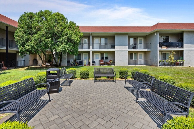 Building Photo - 30 US-9W