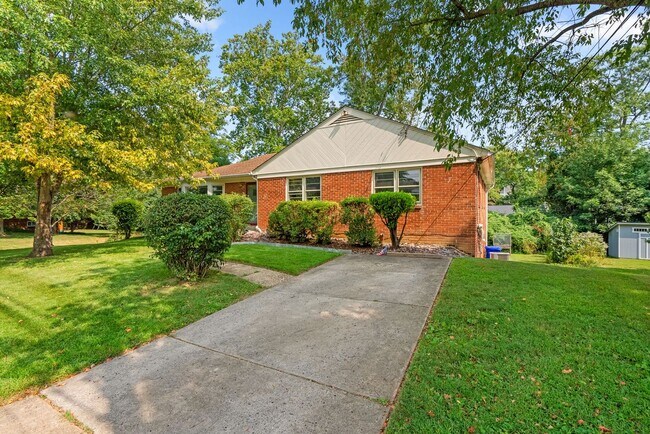 Building Photo - 5 Bed 3 Bath - Chevy Chase Rambler - Move IN Ready