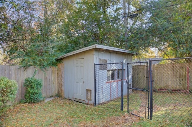 Building Photo - Beautiful Ranch-Style Rental in Marion Gardens!