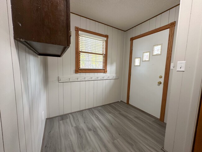 Building Photo - 1208 Baker Ave