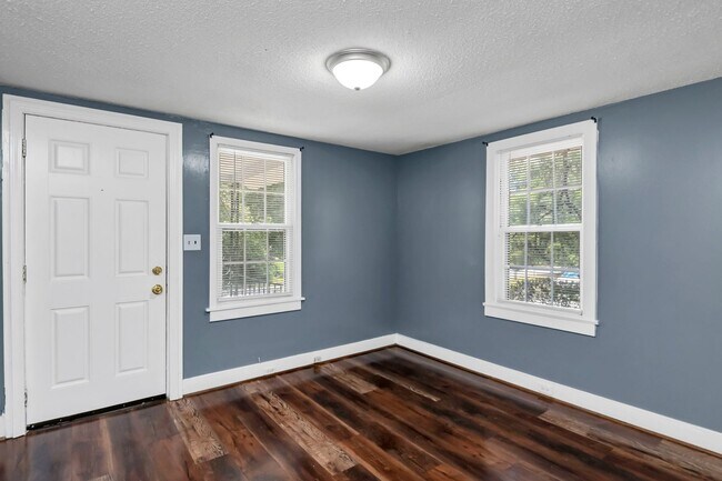 Building Photo - Charming 2 Bedroom Home, close to USC & lo...