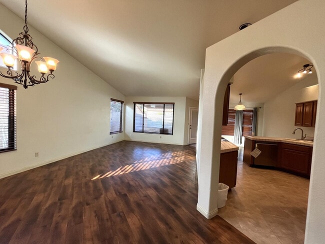 Building Photo - 187 W Amanda Ln