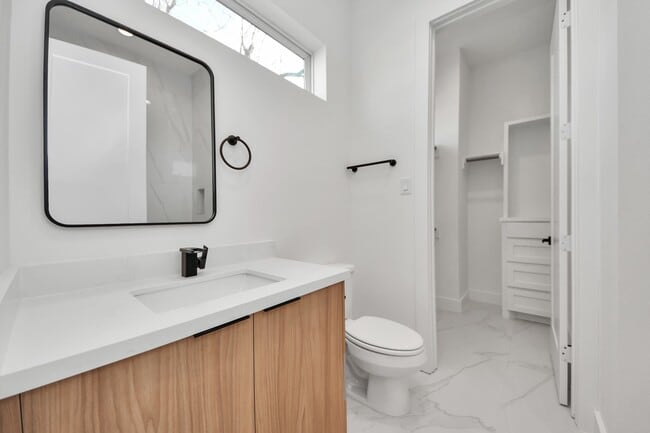 Building Photo - 3407 Hutchins St