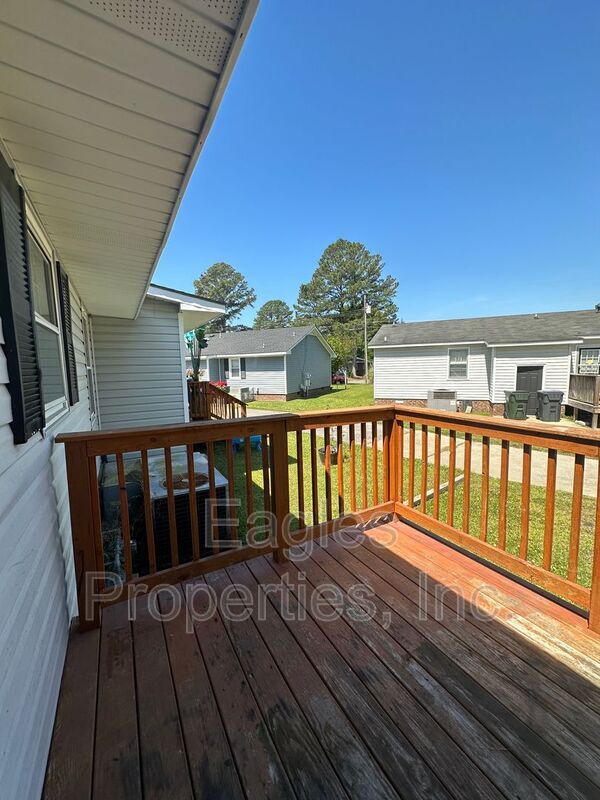 Building Photo - 1401 Dakota Ave