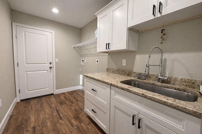 Building Photo - 5223 Kingsman Ave