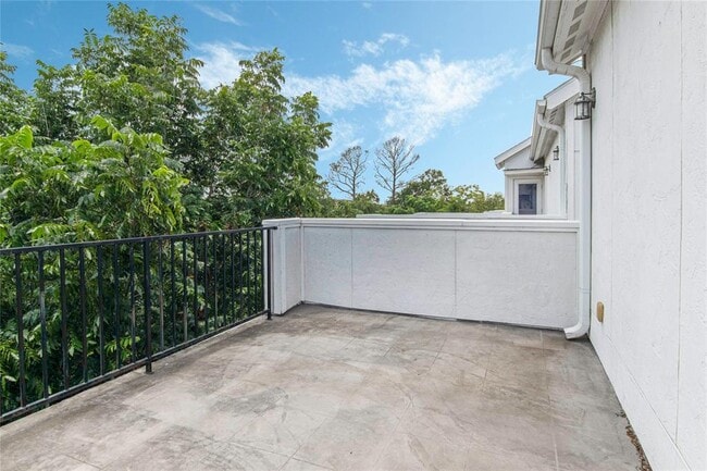 Building Photo - 611 Mazal Ln