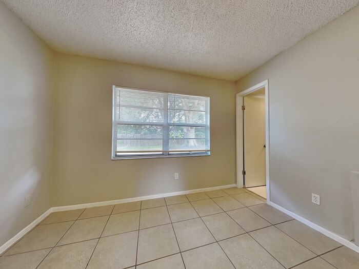 Building Photo - 610 Charter Ct