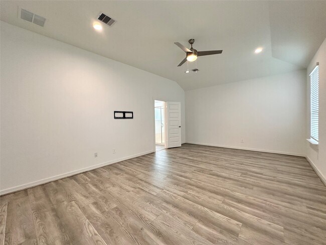 Building Photo - 2314 Cool Grns St