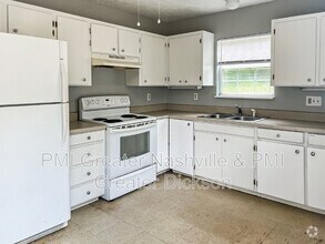 Building Photo - 807 Clydeton Rd