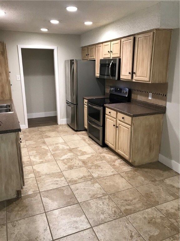 Building Photo - 3406 Valley Pike Rd