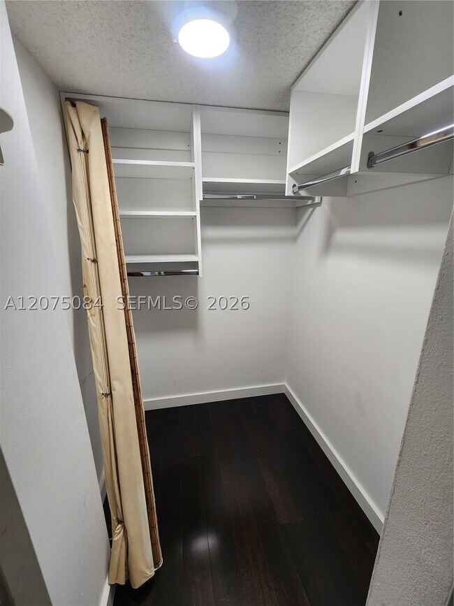 Building Photo - 18151 NE 31st Ct