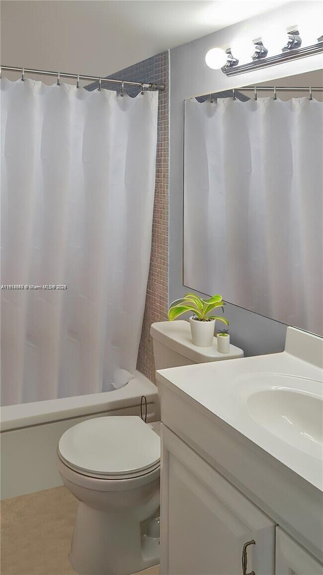 Building Photo - 164 Fanshaw D