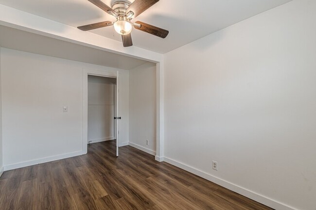 Building Photo - 2407 S New Braunfels Ave