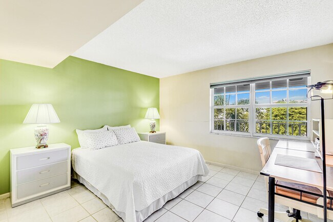 Building Photo - 1025 Sugar Sands Blvd