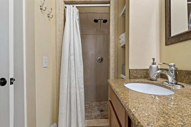 Building Photo - 611 S Orleans Ave