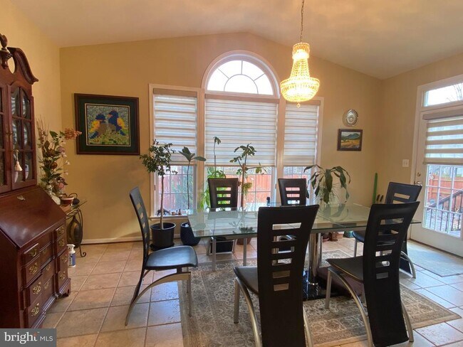 Building Photo - 42084 Bear Tooth Dr