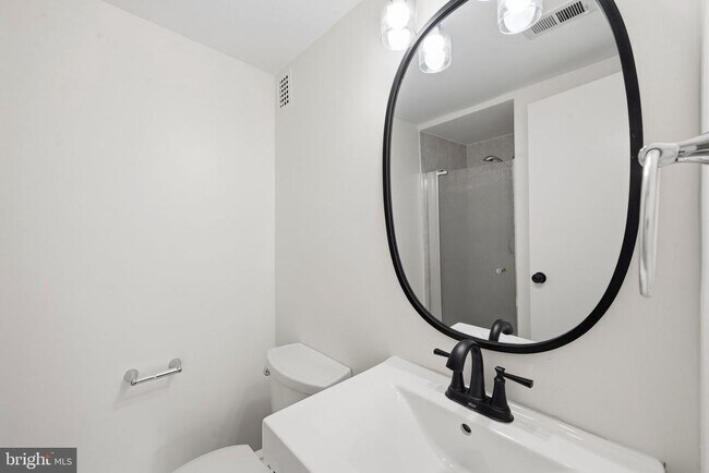 Building Photo - 5340 Holmes Run Pkwy