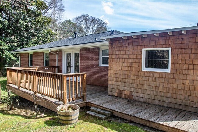 Building Photo - 2310 Poplar Springs Dr NE