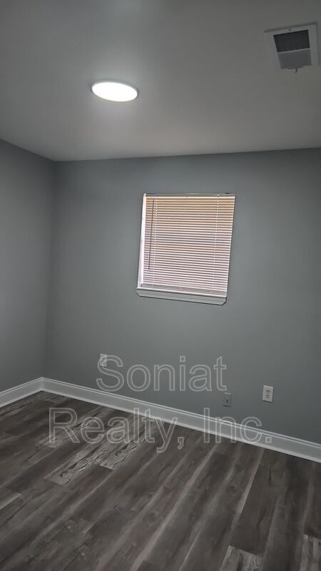 Building Photo - 924 Deslonde St