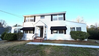 Building Photo - 621 Forest Hill Rd