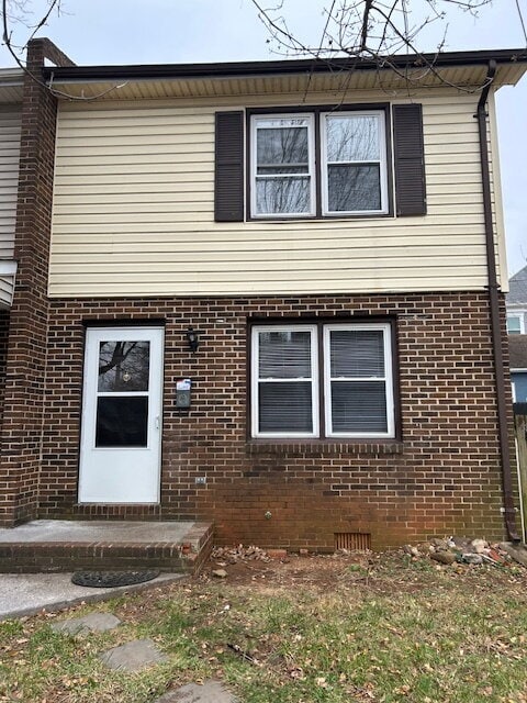 Building Photo - 2-Bed Oasis in Front Royal: Cozy Living with 1.5 Baths!"