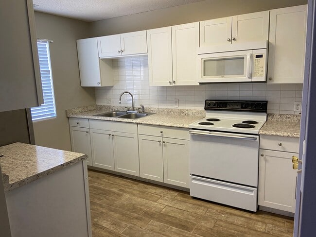 Building Photo - 100 Myrtle Greens Dr