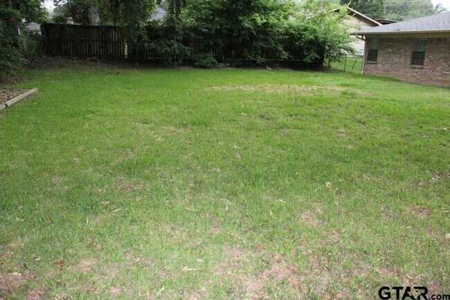 Building Photo - 1220 Brookshire Dr