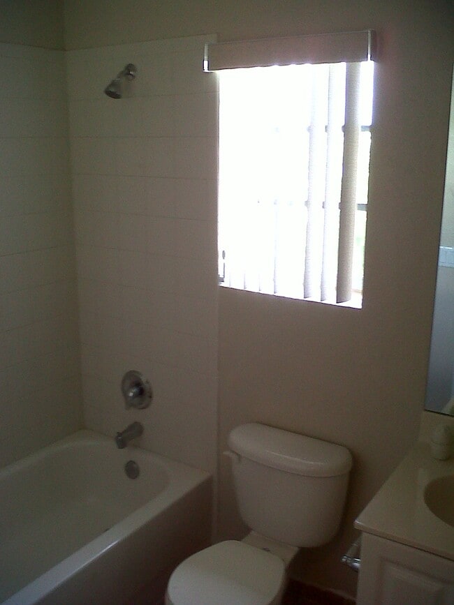 Building Photo - 1221 Lucaya Dr