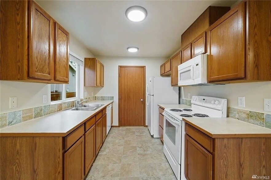 Building Photo - 11701 9th Avenue Ct E