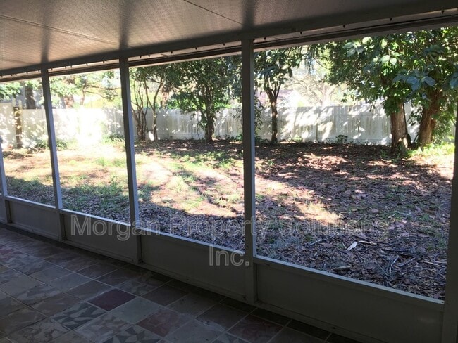 Building Photo - 1223 Poinsettia Ave